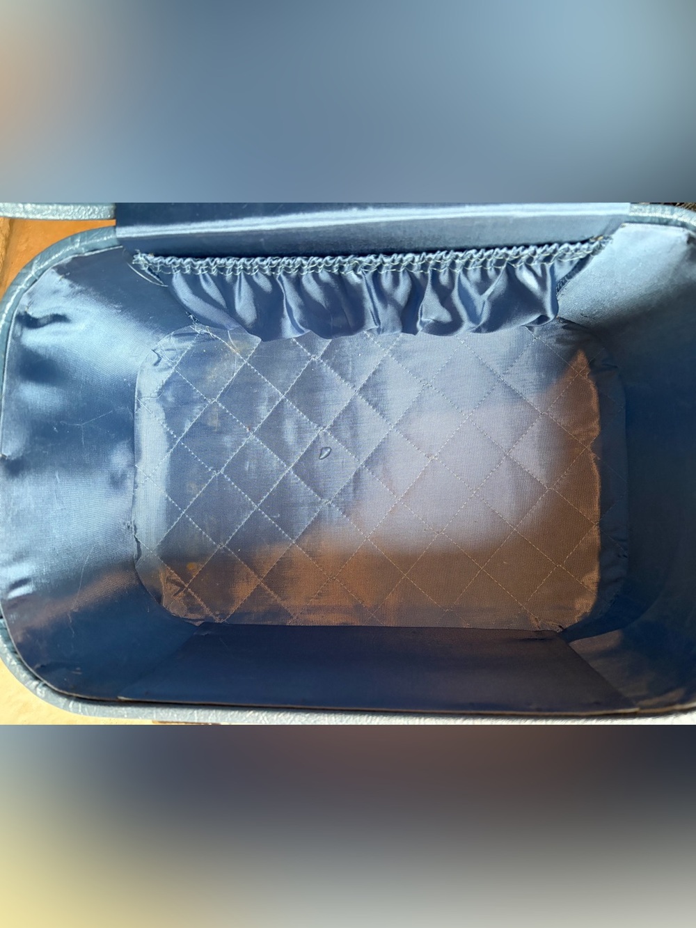 Vintage 1950’s Powder Blue Travel Vanity TrainCase - Picture 6 of 8